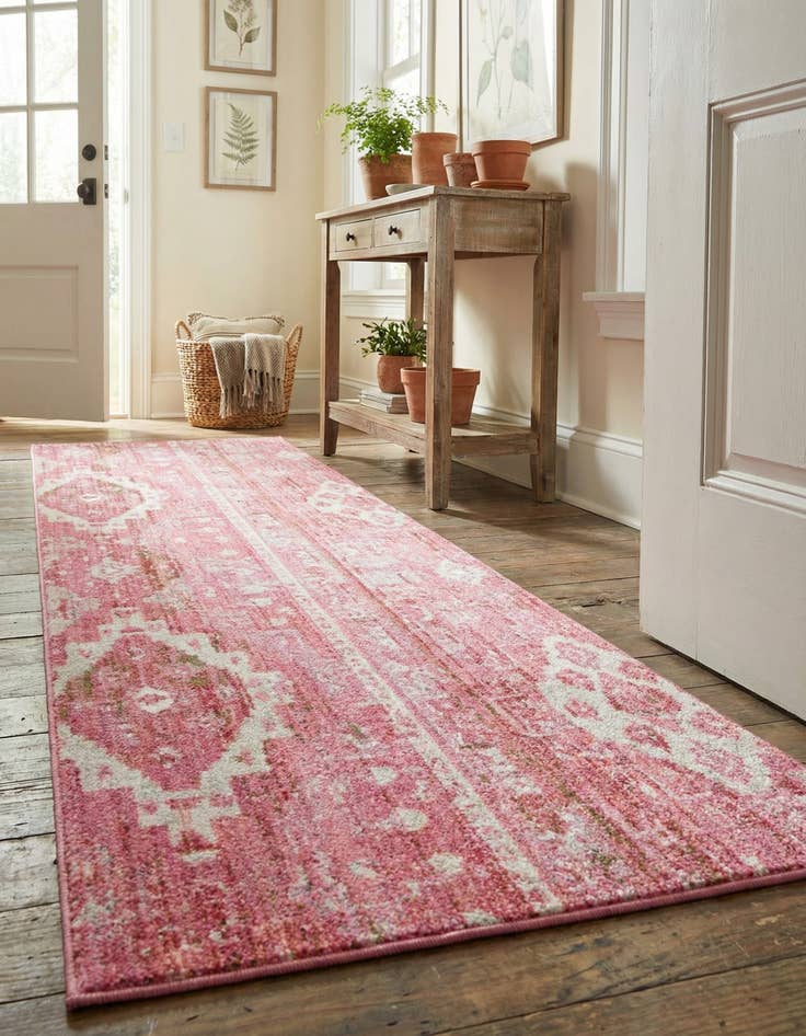 Detail image of 2' 7 x 8' 2 Madrid Runner Rug