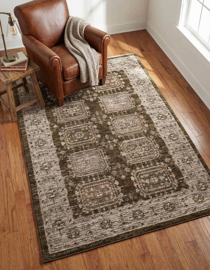 Detail image of 4' x 6' 3 Grand Tradition Rug