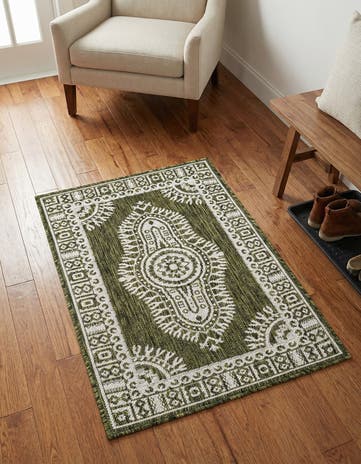 2' x 3' Easy-Clean Traditional Indoor / Outdoor Rug