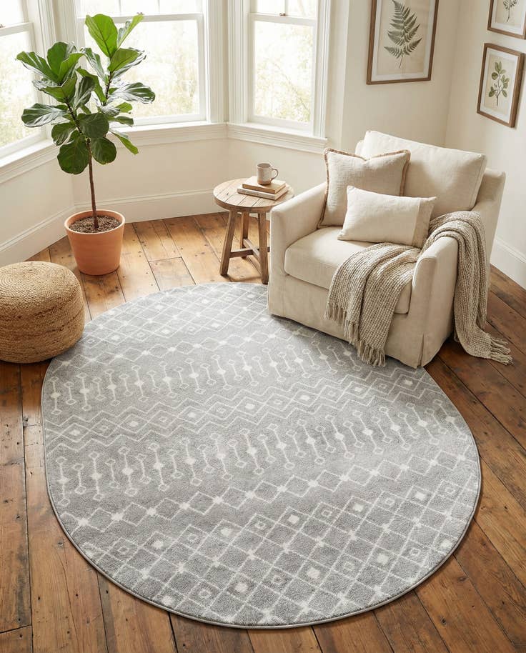 Detail image of 7' 10 x 10' Moroccan Trellis Oval Rug