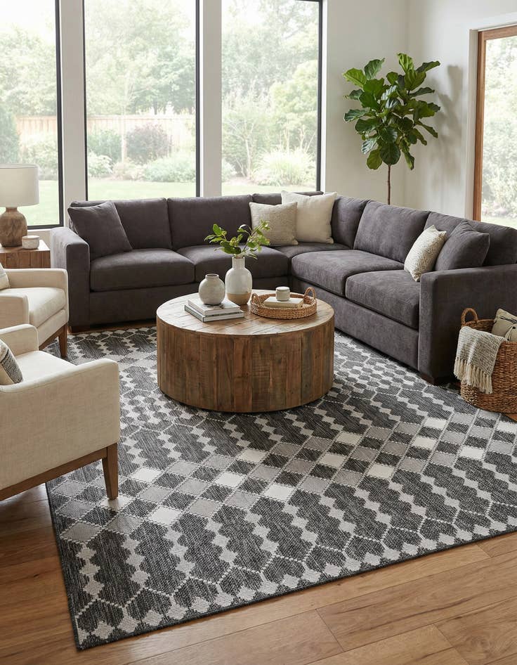 Detail image of 9' x 12' Easy-Clean Trellis Indoor / Outdoor Rug