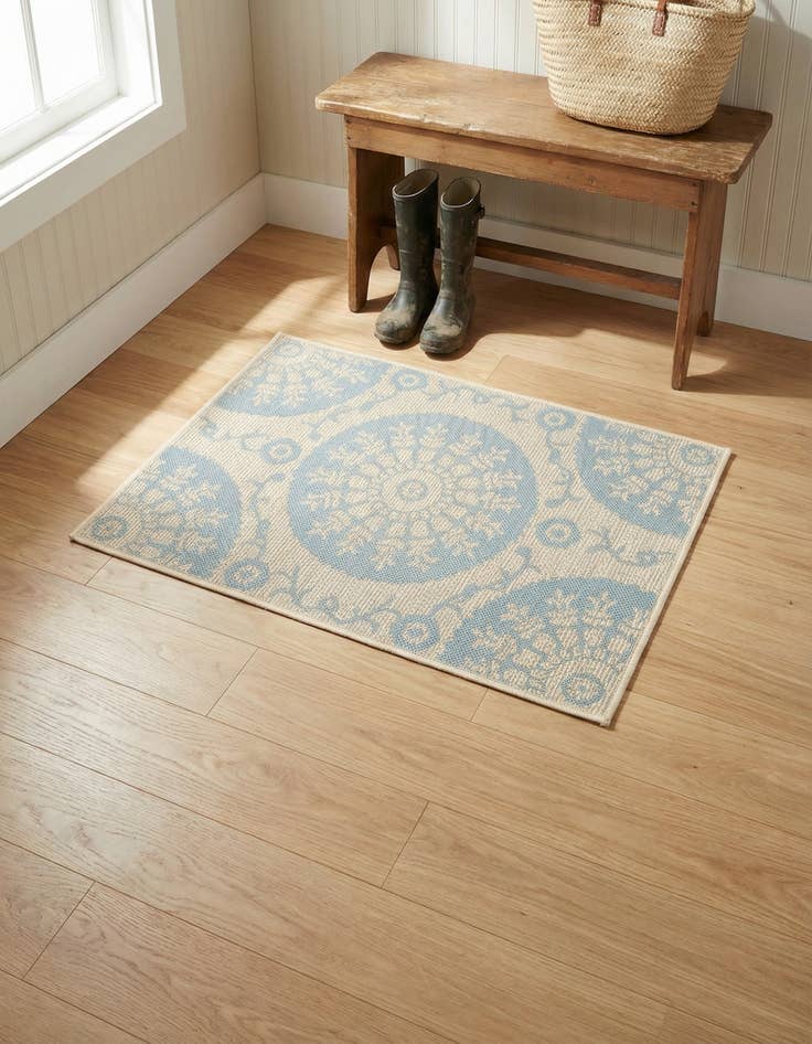 Detail image of 2' 2 x 3'  Washable Botanical Indoor / Outdoor Rug