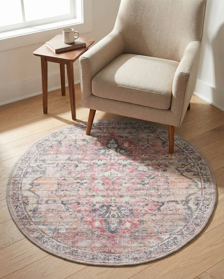 Detail image of 3' 3 x 3' 3 Washable Nostalgia Round Rug