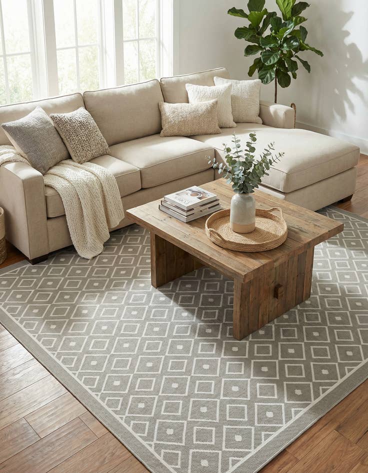 Detail image of 7' 10 x 10' Washable Lattice Indoor / Outdoor Rug