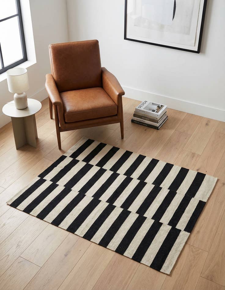 Detail image of 3' 4 x 4' 10 Hand Woven Kilim Modern Wool Rug