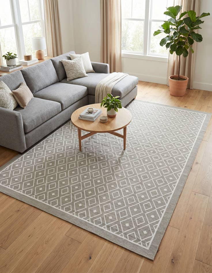 Detail image of 7' 10 x 10' Easy-Clean Lattice Indoor / Outdoor Rug