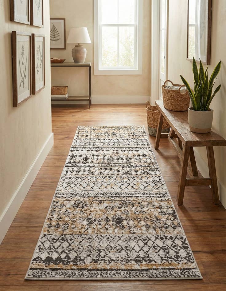 Detail image of 2' 2 x 6' Leipzig Runner Rug