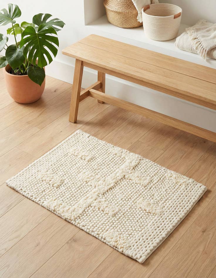 Detail image of 2' x 3' 1 Hand Woven Lana New Zealand Wool Rug