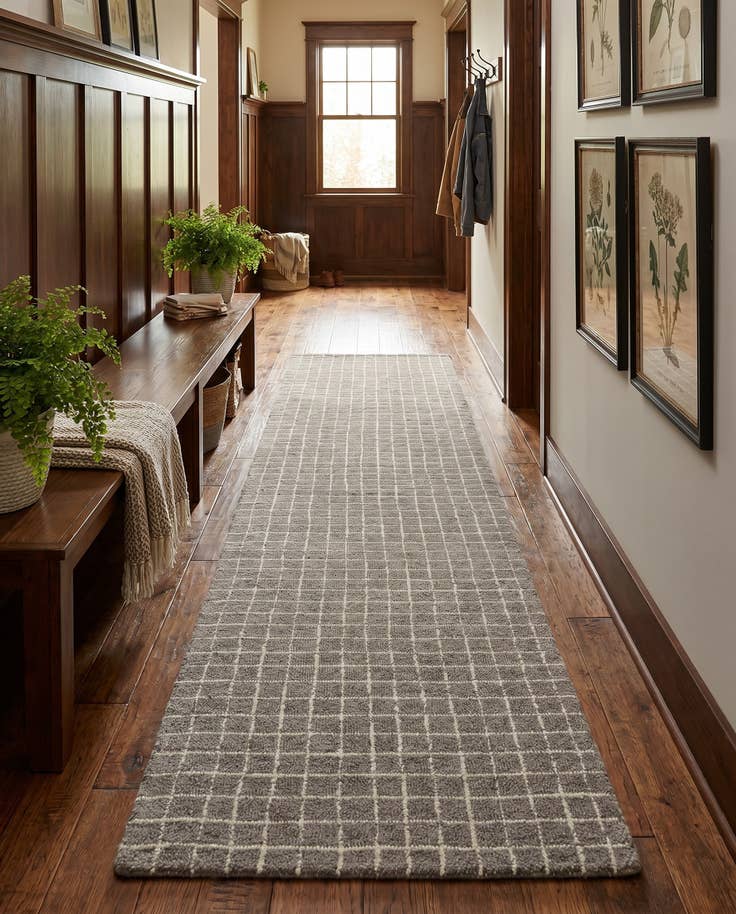 Detail image of 2' 7 x 10' Heritage Line Wool Runner Rug