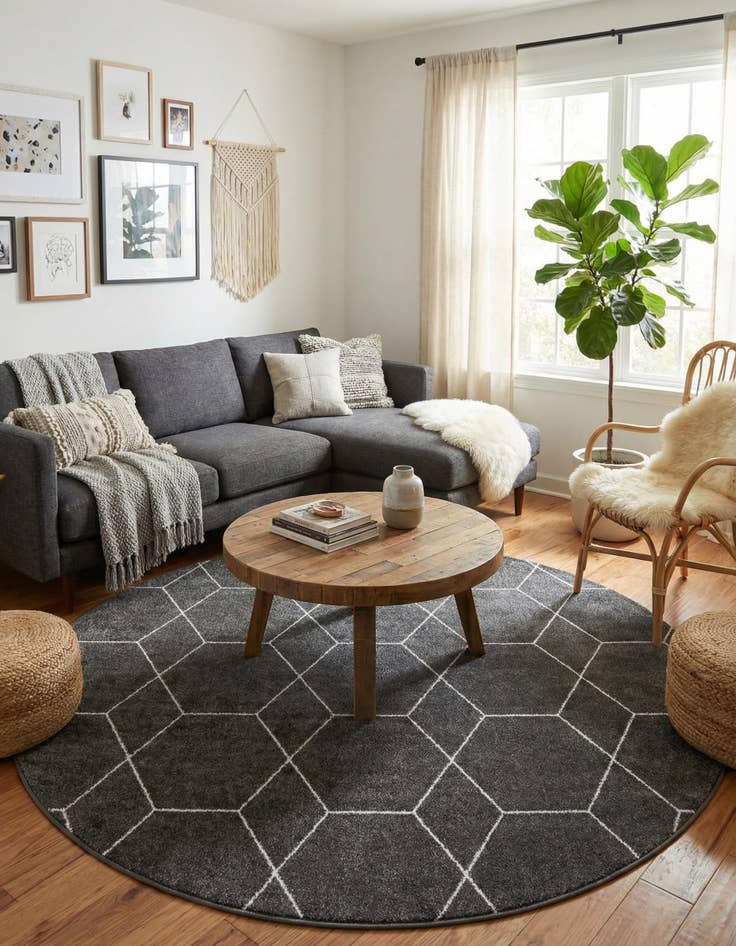 Detail image of 7' 10 x 7' 10 Lattice Frieze Round Rug