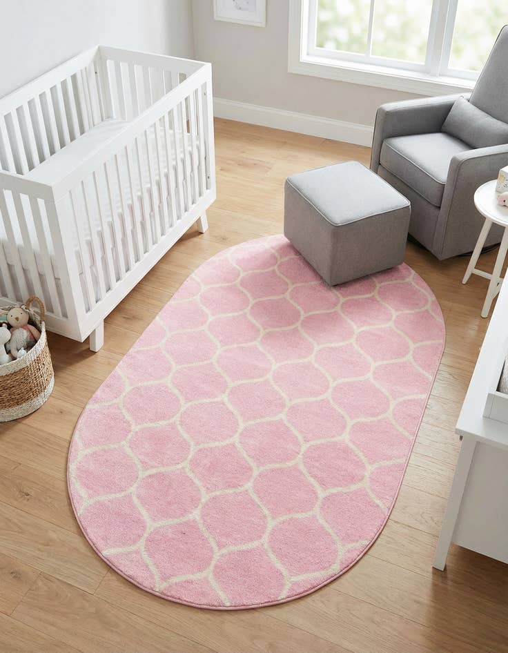 Detail image of 3' x 5' 3 Trellis Frieze Oval Rug