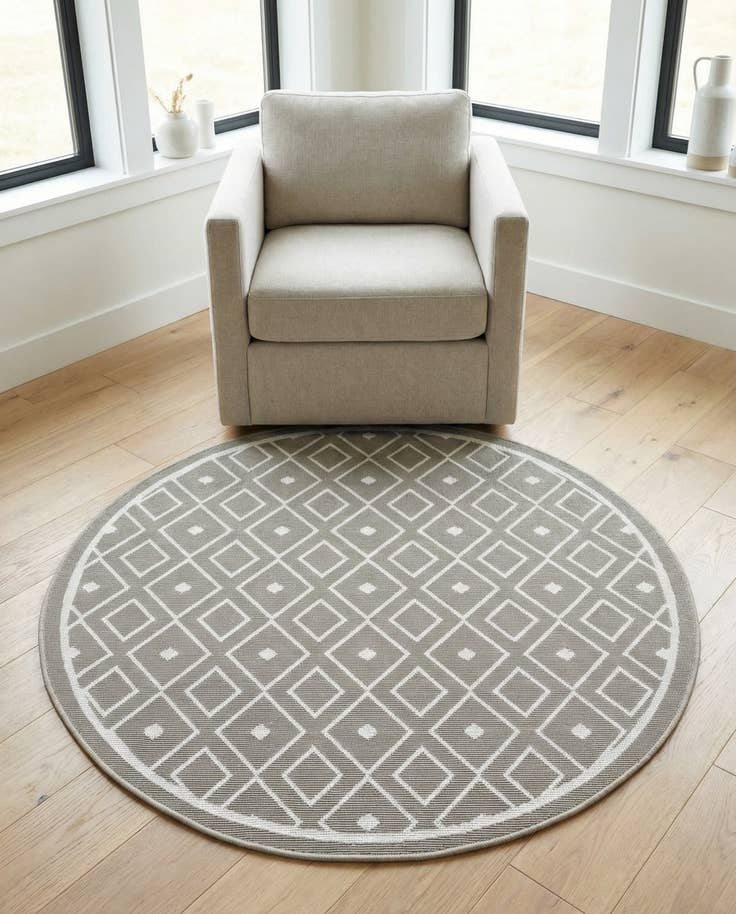 Detail image of 4' x 4' Easy-Clean Lattice Indoor / Outdoor Round Rug