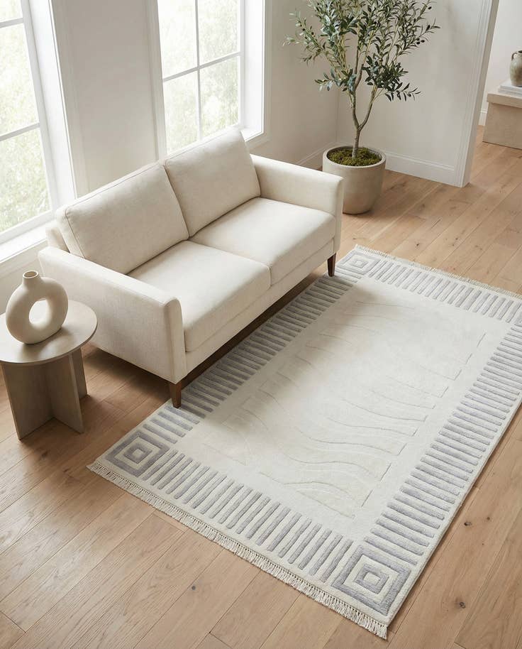 Detail image of 3' 11 x 5' 10 Darya Rug