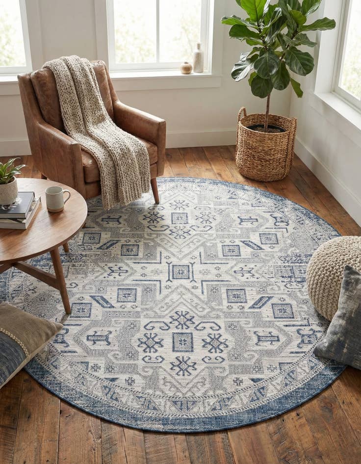 Detail image of 7' 10 x 7' 10 Washable Aztec Indoor / Outdoor Round Rug