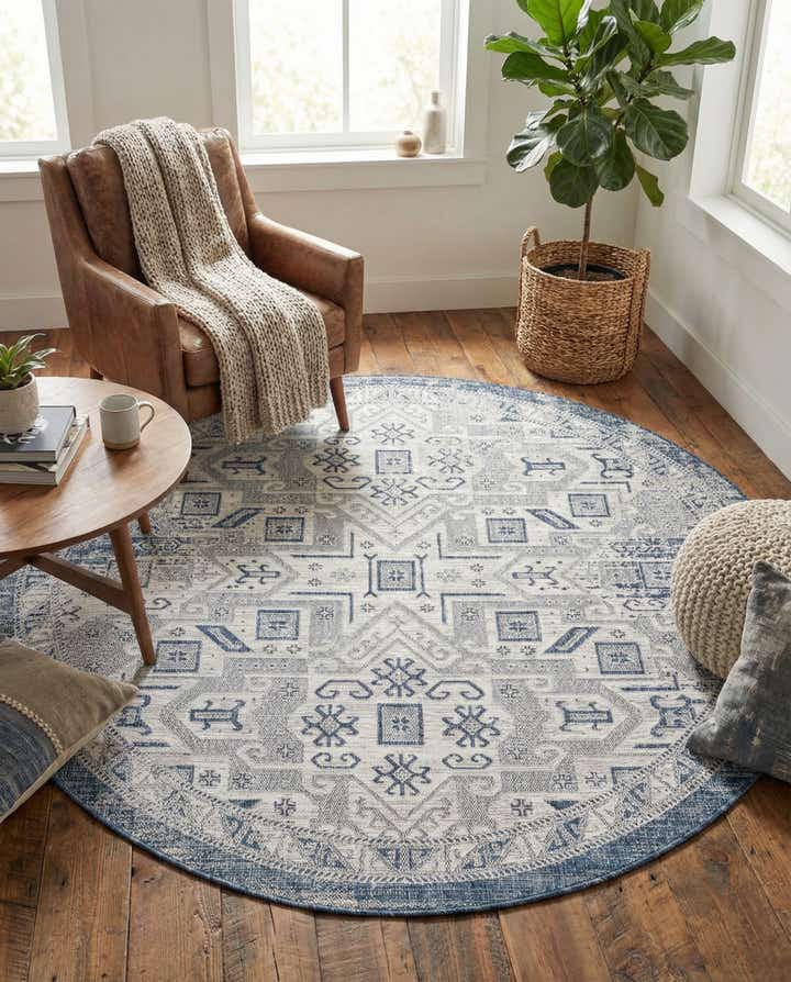 7' 10 x 7' 10 Easy-Clean Aztec Indoor / Outdoor Round Rug
