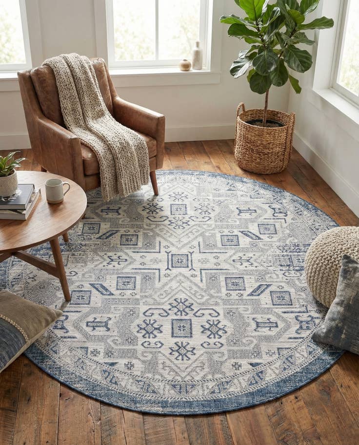Detail image of 7' 10 x 7' 10 Easy-Clean Aztec Indoor / Outdoor Round Rug