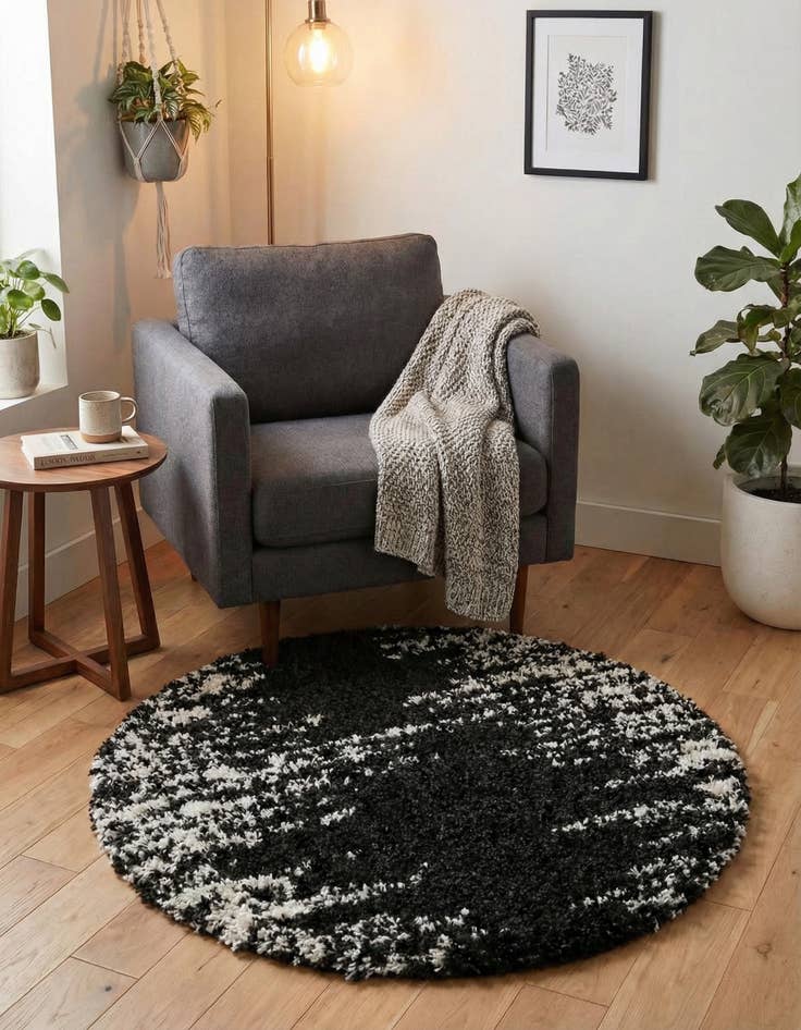 Detail image of 3' 3 x 3' 3 Serenity Shag Round Rug