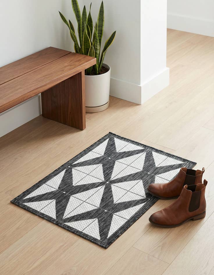 Detail image of 2' x 3'  Washable Modern Indoor / Outdoor Rug