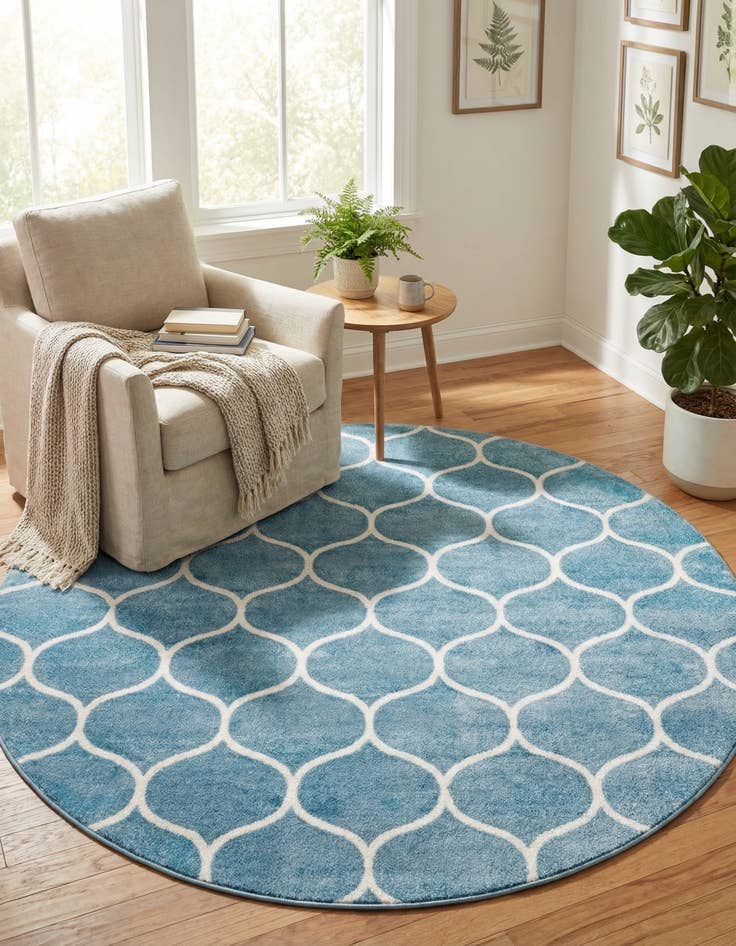 Detail image of 7' 10 x 7' 10 Lattice Frieze Round Rug