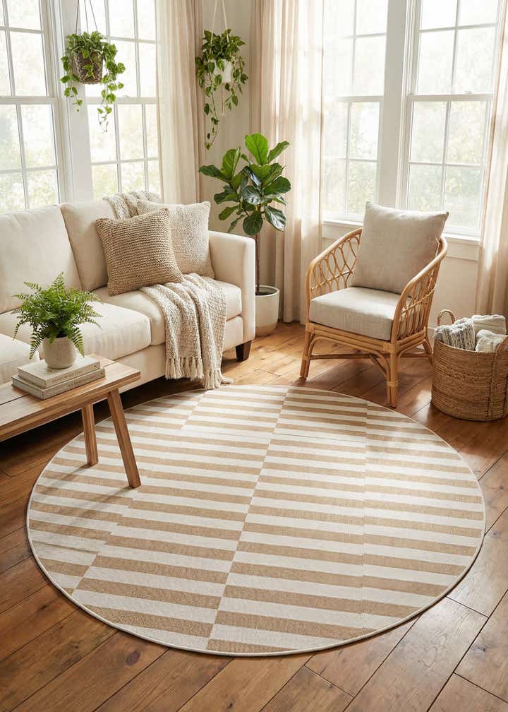 7' 10 x 7' 10 Easy-Clean Striped Indoor / Outdoor Round Rug