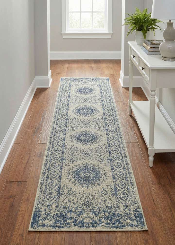 2' 7 x 10' Easy-Clean Traditional Indoor / Outdoor Runner Rug