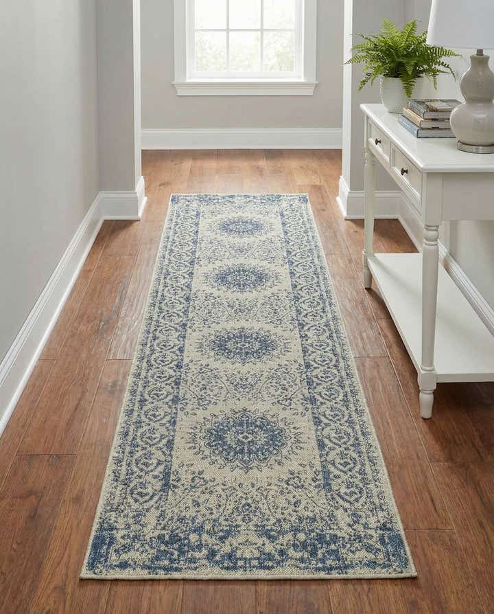 2' 7 x 10' Easy-Clean Traditional Indoor / Outdoor Runner Rug
