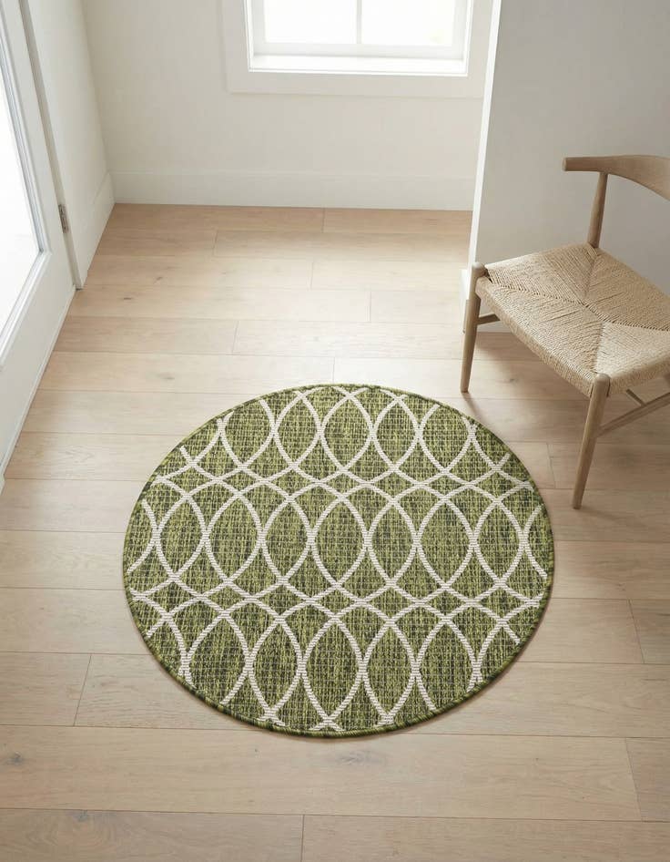 Detail image of 3' x 3' Easy-Clean Trellis Indoor / Outdoor Round Rug