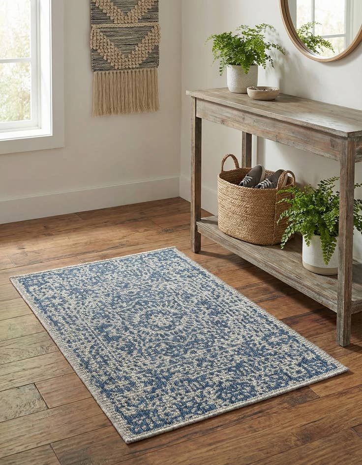 Detail image of 2' x 3' Washable Traditional Indoor / Outdoor Rug