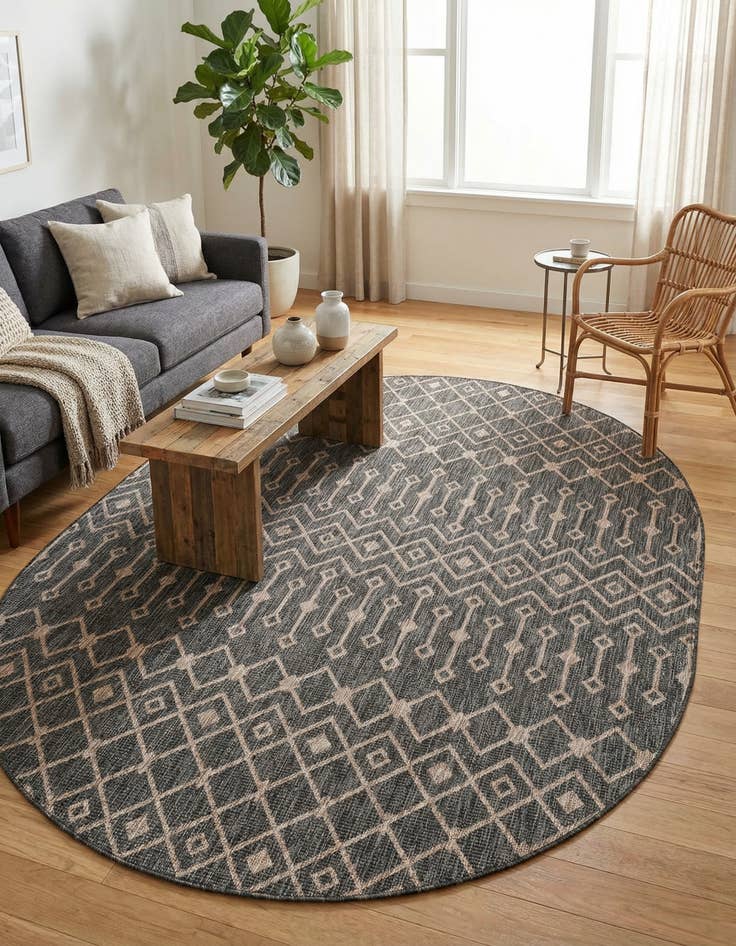 Detail image of 7' 10 x 10' Washable Lattice Indoor / Outdoor Oval Rug