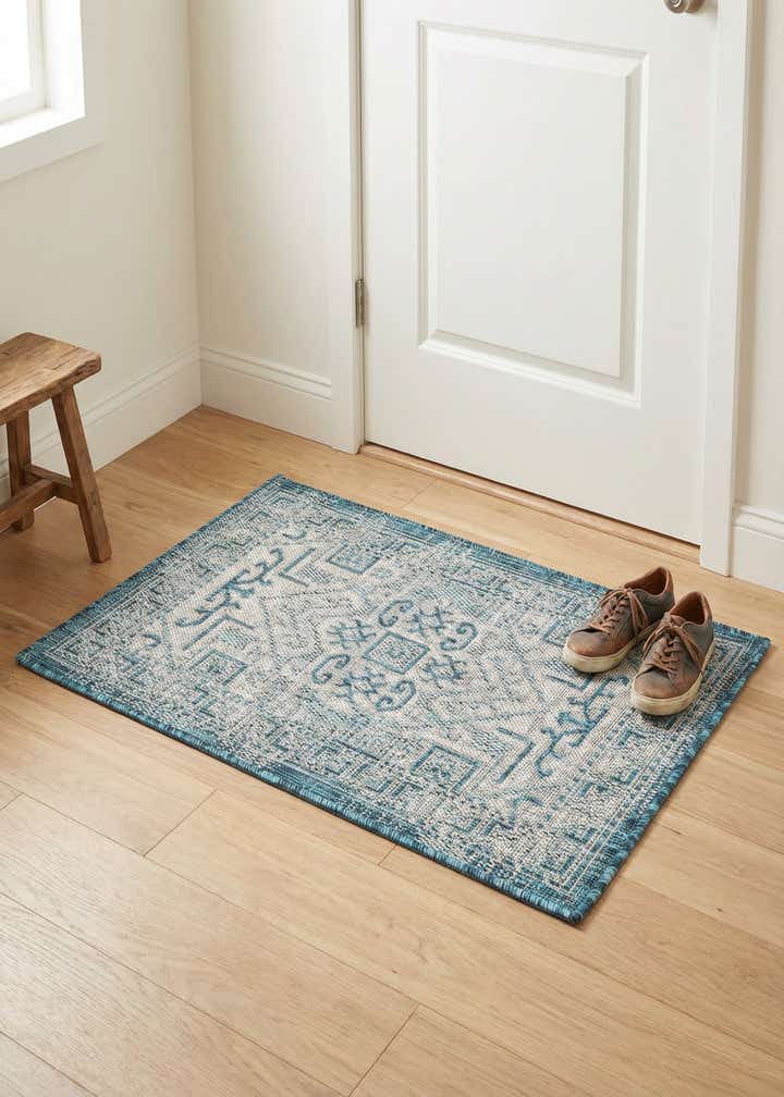 2' x 3' Easy-Clean Aztec Indoor / Outdoor Rug