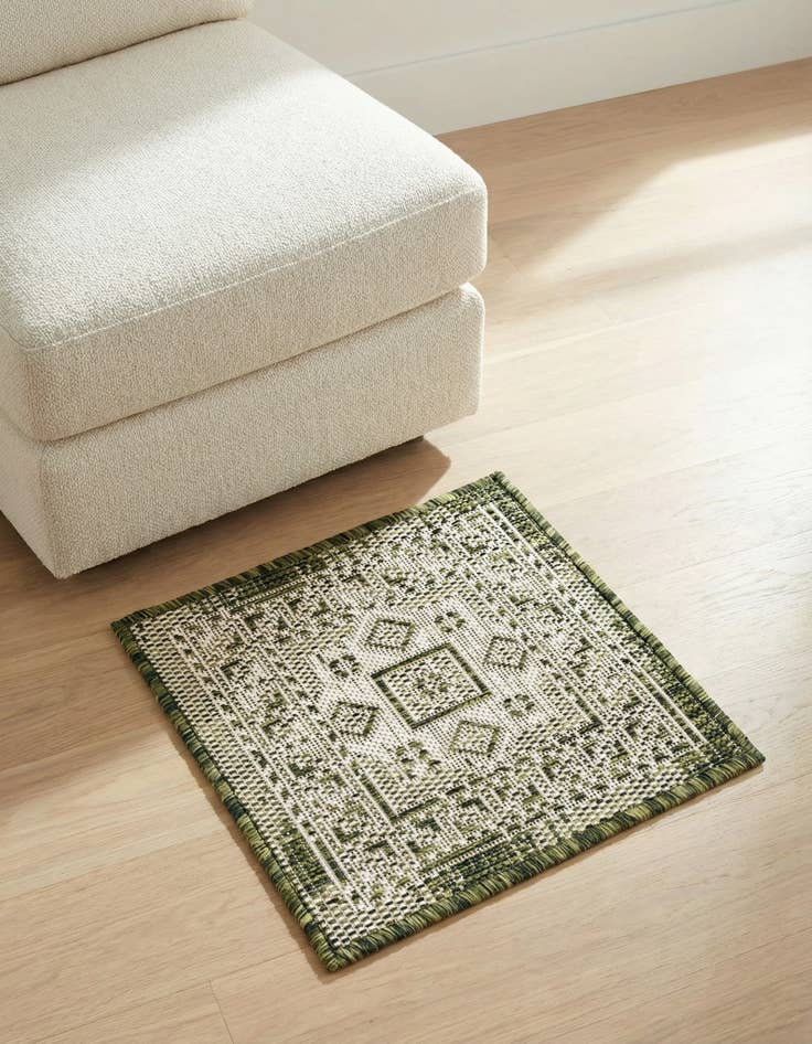 Detail image of 1' 4 x 1' 4 Washable Aztec Indoor / Outdoor Sample Rug