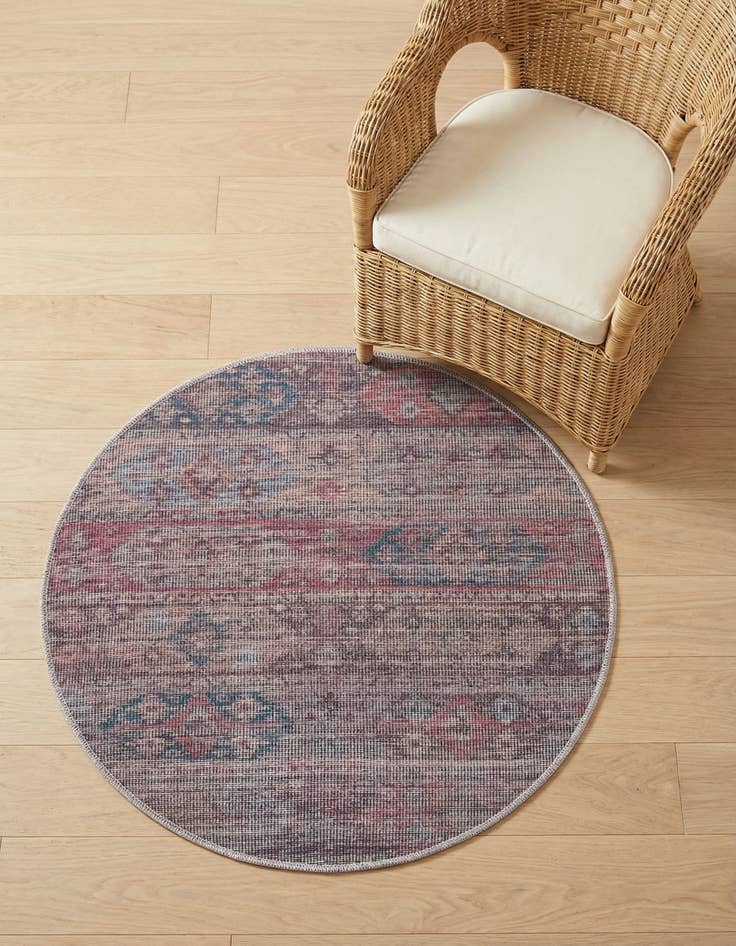 Detail image of 3' 3 x 3' 3  Washable Sisu Round Rug