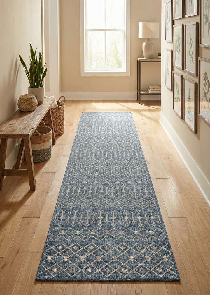 2' 7 x 13' Easy-Clean Trellis Indoor / Outdoor Runner Rug