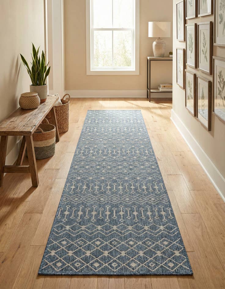 Detail image of 2' 7 x 13' Easy-Clean Trellis Indoor / Outdoor Runner Rug