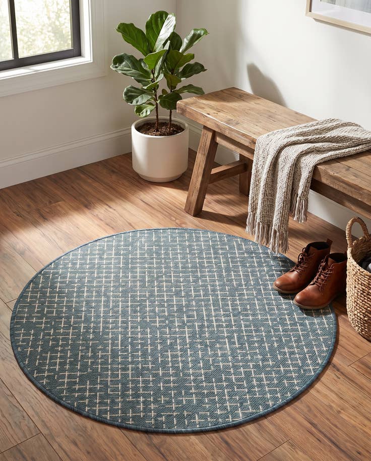 Detail image of 3' x 3' Easy-Clean Checkered Indoor / Outdoor Round Rug