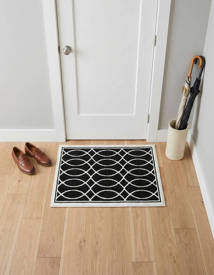 Detail image of 2' 3 x 3' Milano Rug