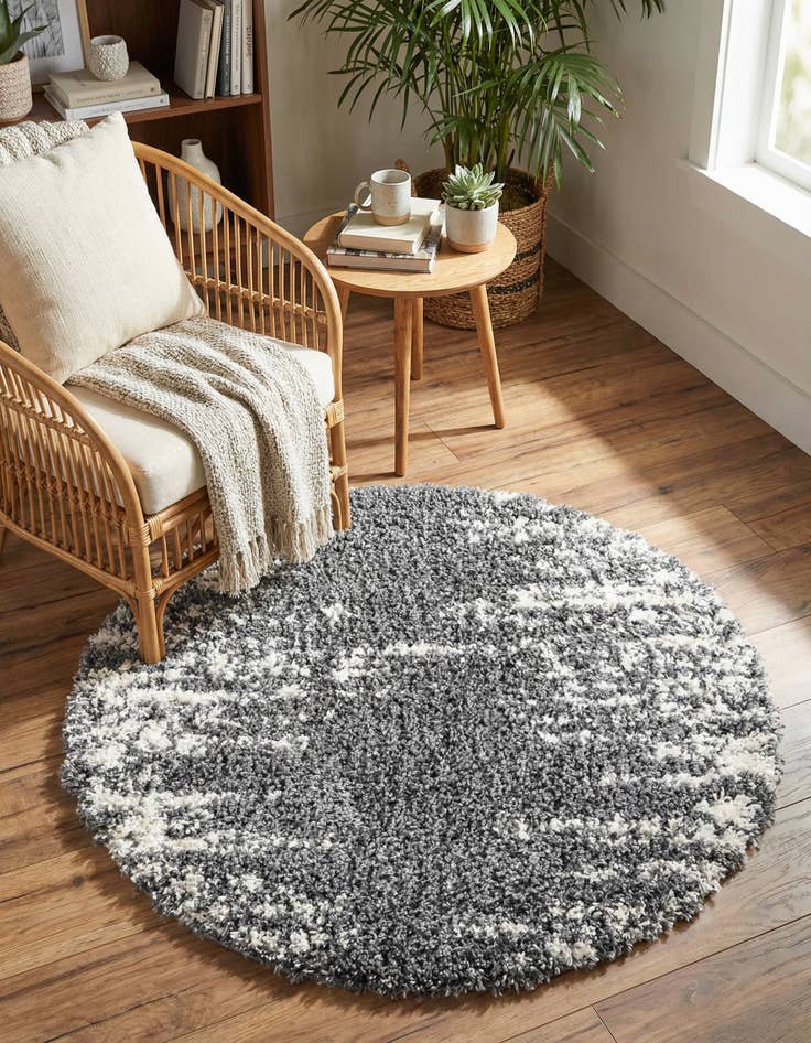 Detail image of 3' 3 x 3' 3 Serenity Shag Round Rug