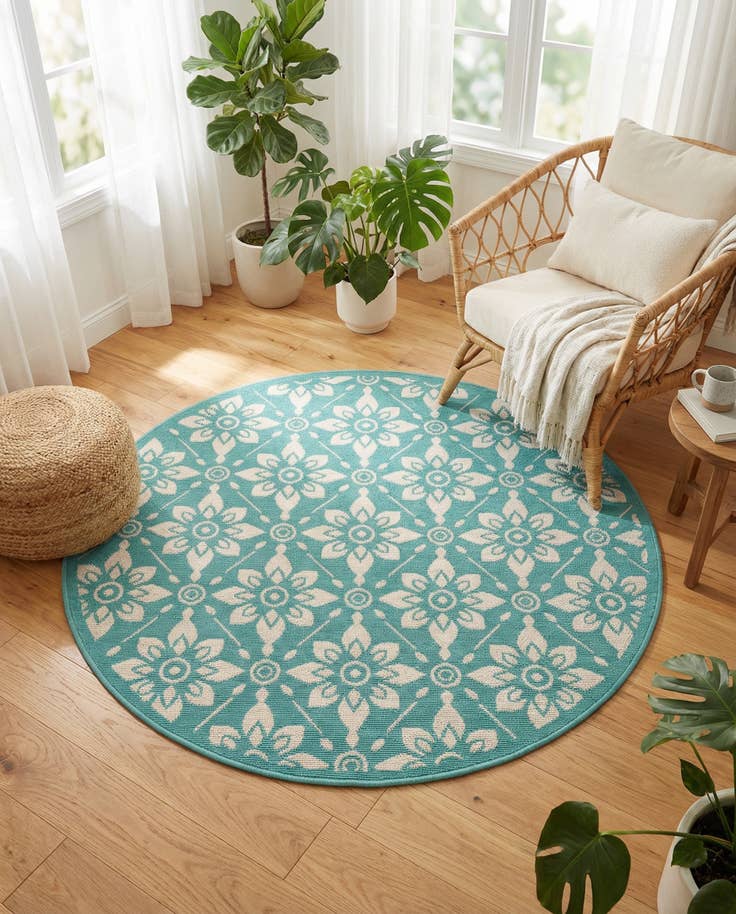 Detail image of 4' x 4' Easy-Clean Lattice Indoor / Outdoor Round Rug