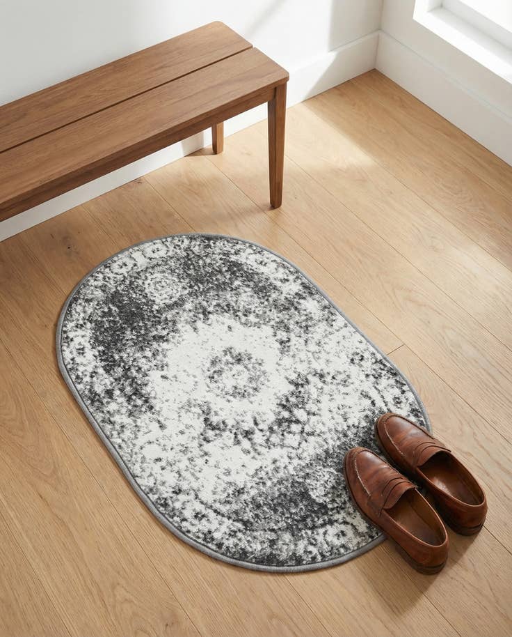 Detail image of 2' x 3' Veneto Oval Rug