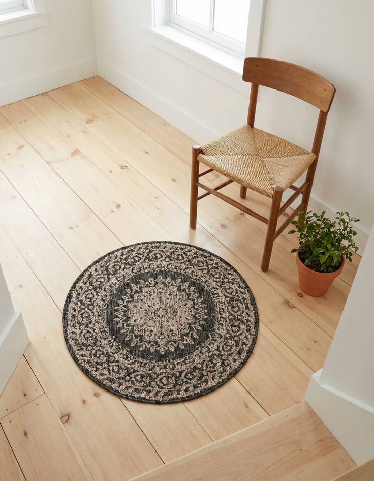 Detail image of 3' x 3' Easy-Clean Traditional Indoor / Outdoor Round Rug