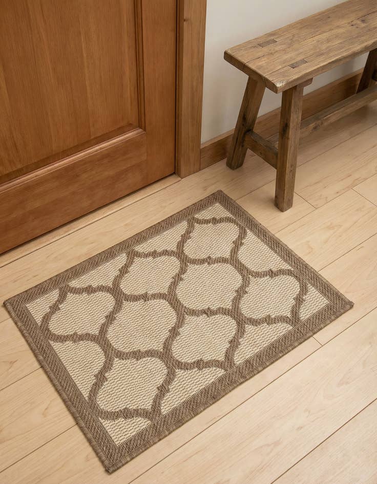 Detail image of 2' 2 x 3'  Washable Trellis Indoor / Outdoor Rug