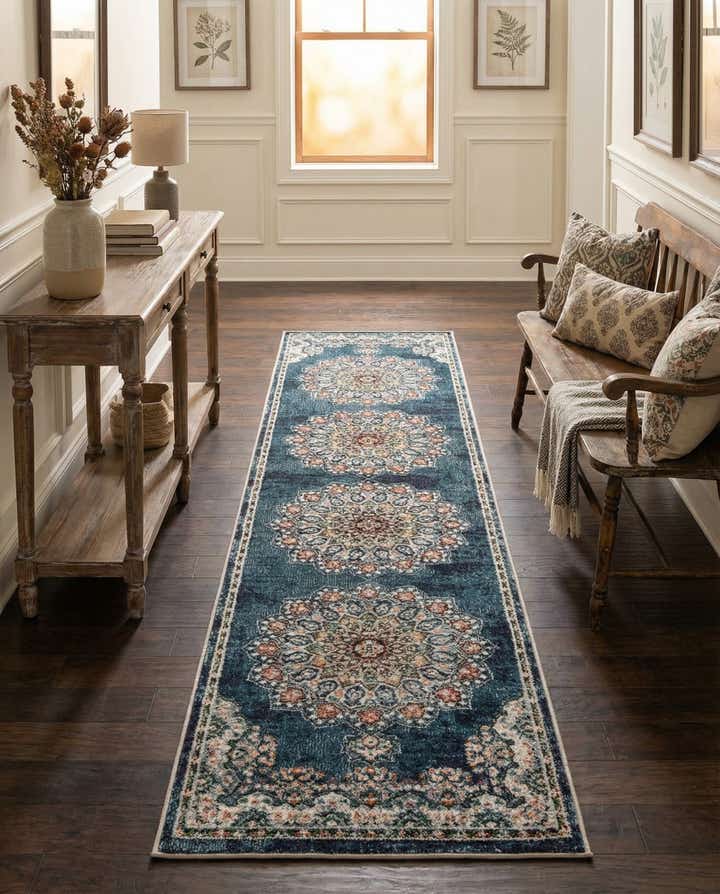 2' 7 x 10' Isabella Runner Rug
