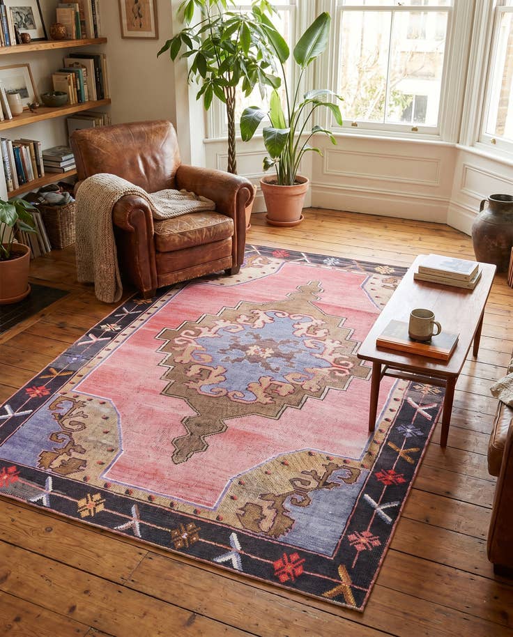 Detail image of 7' 6 x 10' 6 Washable Timeless Rug