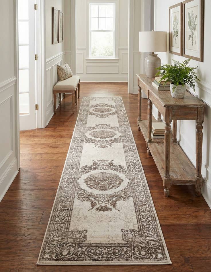Detail image of 2' 6 x 14' Hermitage Runner Rug