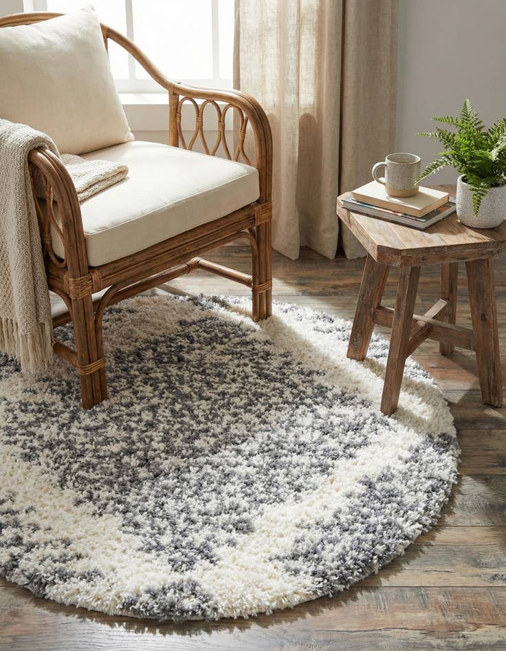 Detail image of 3' 3 x 3' 3 Serenity Shag Round Rug