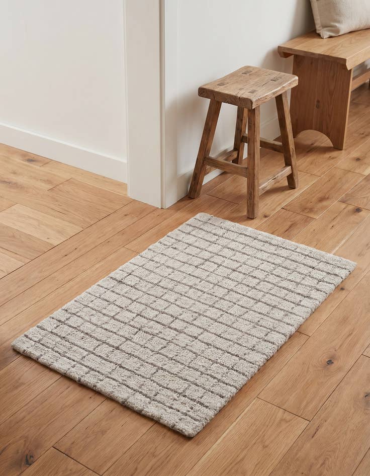 Detail image of 2' x 3' 1 Heritage Line Wool Rug
