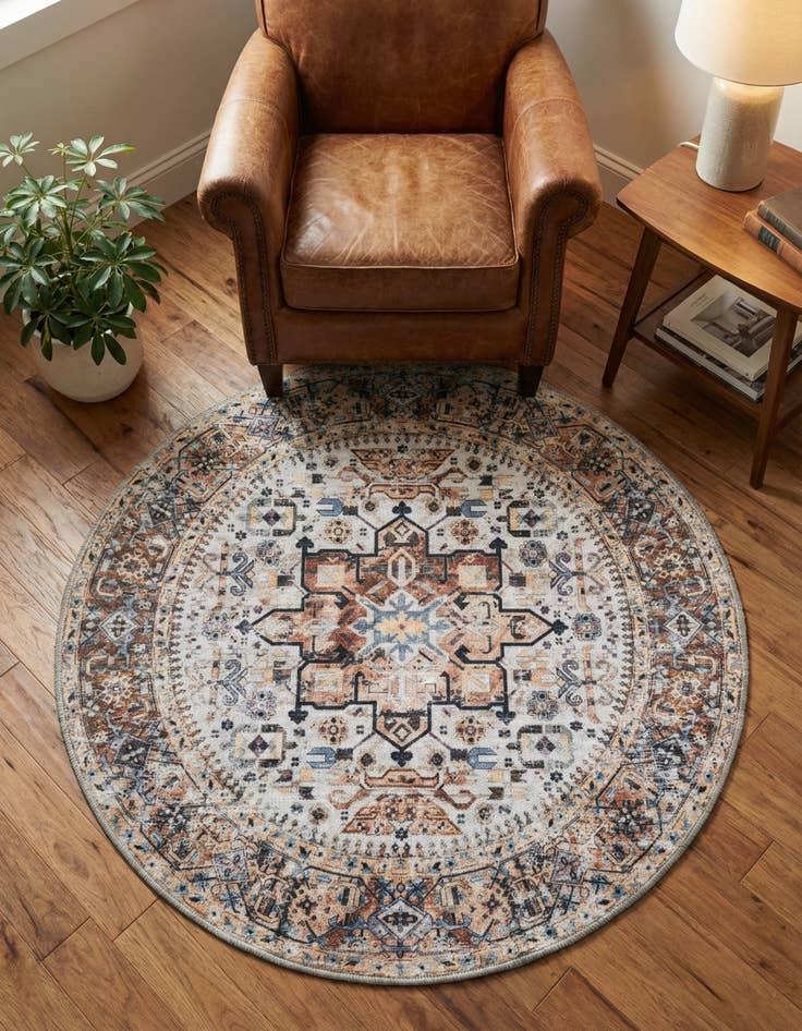 Detail image of 3' 3 x 3' 3 Washable Yara Round Rug