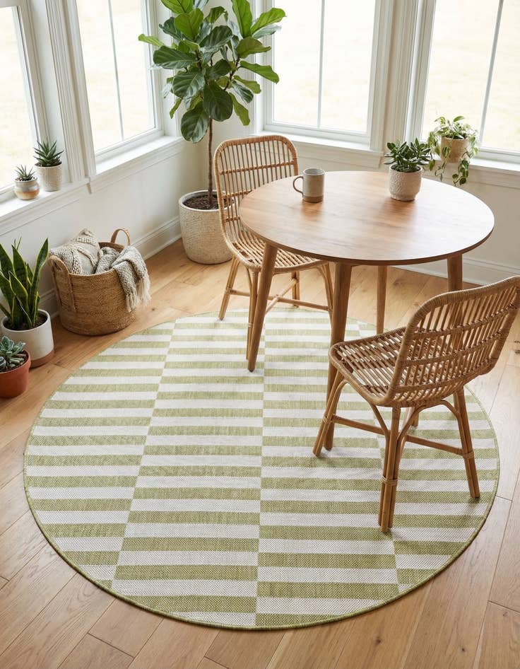 Detail image of 5' 3 x 5' 3 Easy-Clean Striped Indoor / Outdoor Round Rug