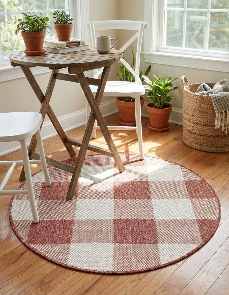 Detail image of 3' x 3'  Washable Checkered Indoor / Outdoor Round Rug