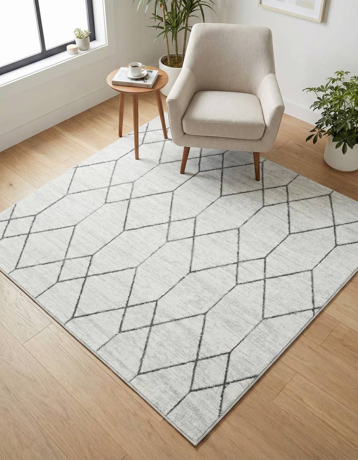 Detail image of 5' 3 x 5' 3 Lattice Trellis Square Rug